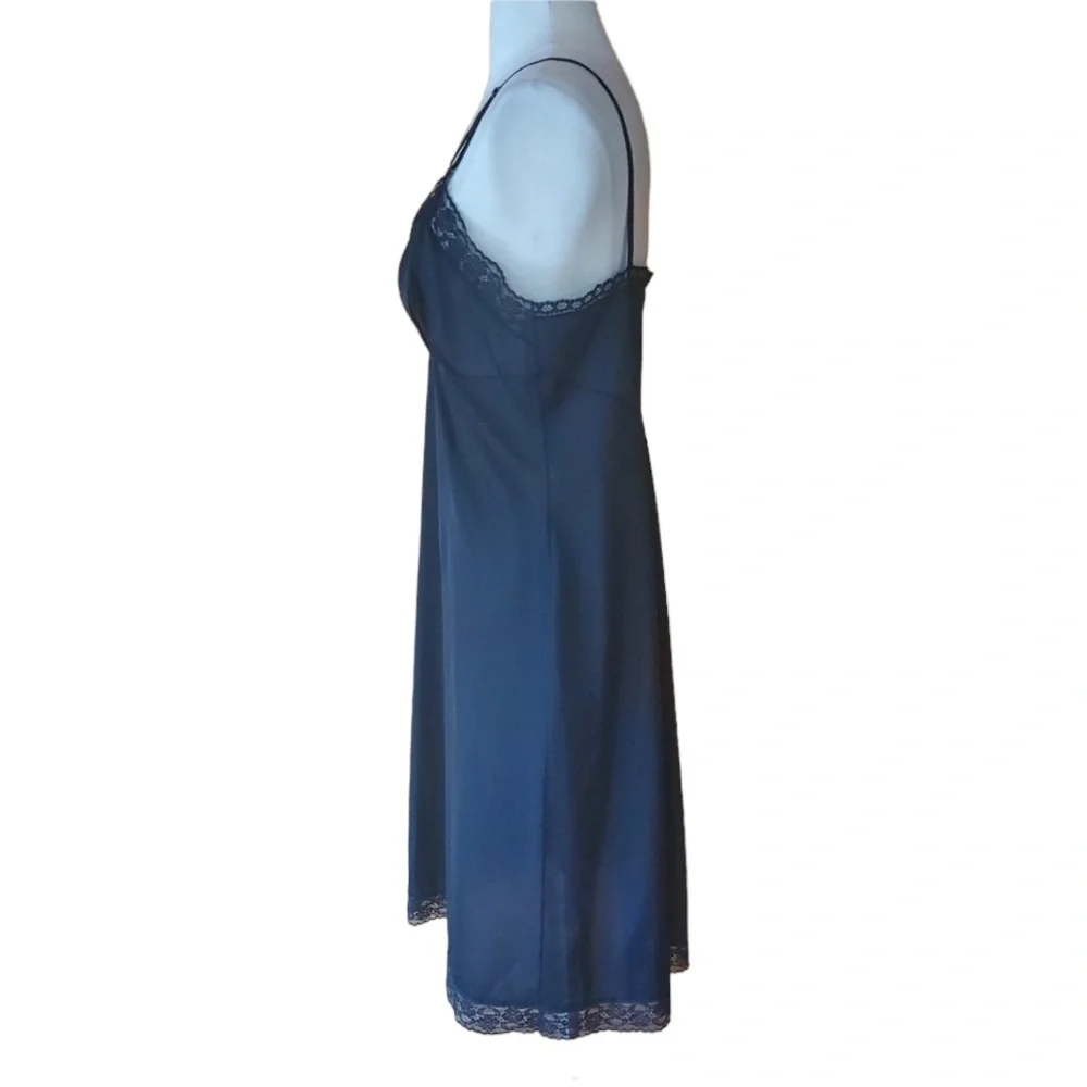 Vintage Vanity Fair Black Lace Trim‎ Slip/Nightgown - Picture 4 of 6